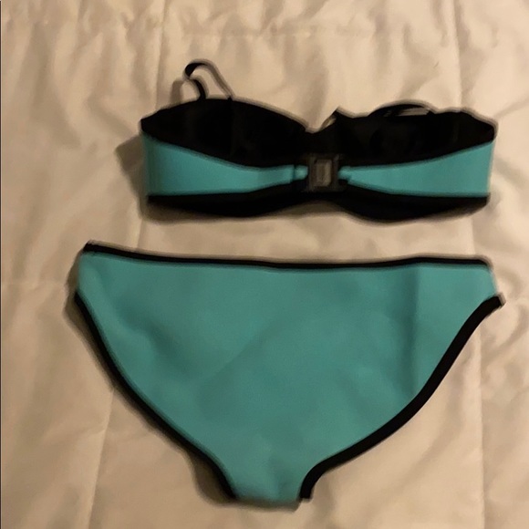 Bikini - Picture 2 of 3